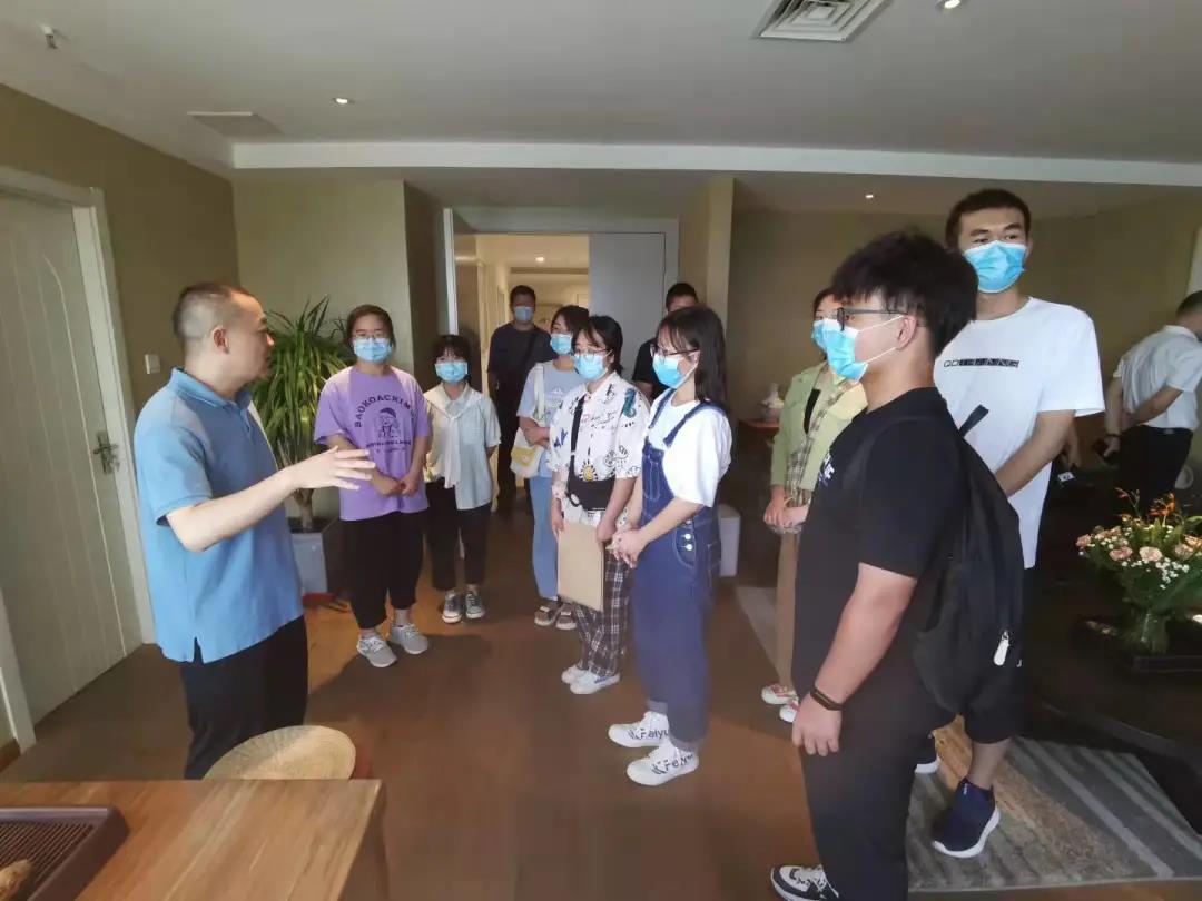 点燃希望！2021第四届“奔跑的通知书”捐资助学公益活动河南福状元公司分会场捐赠仪式举行