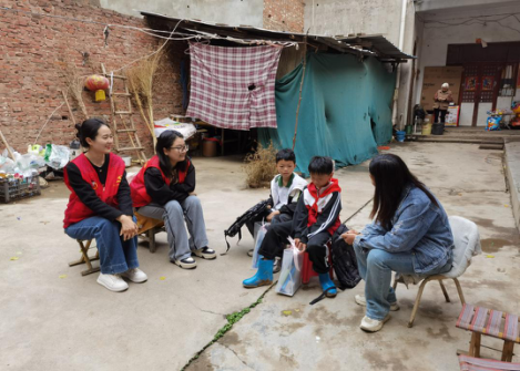 洛龙区审计局开展六一节前 “关爱困难儿童、帮助健康成长”主题活动