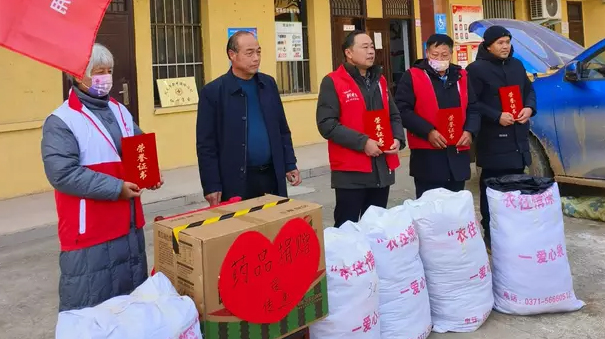 巩义新中镇:义诊义剪服务 老人们乐得合不拢嘴