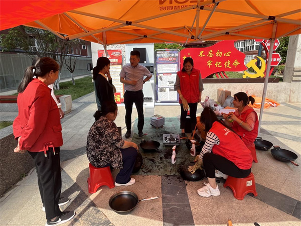 河南桐柏县：我为群众办实事 厨电清检公益行